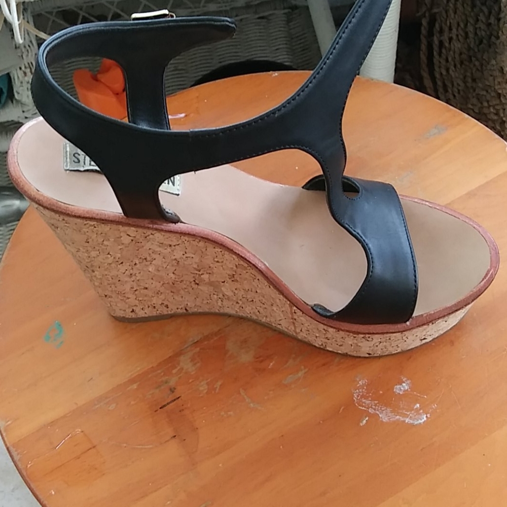Steve Madden open wedge flat soles